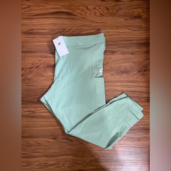*NWT* Nike Air Sportswear Women’s Steam Green/White HR Leggings Size 2XL - Picture 2 of 8